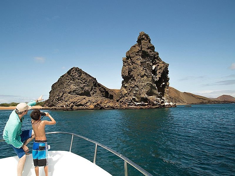 bartelome-galapagos-pinnacle-rock
